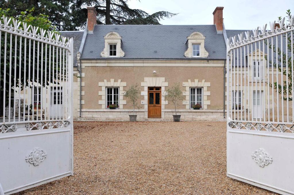 Chambres Et Tables D'Hotes Le Voriou Couddes Екстериор снимка